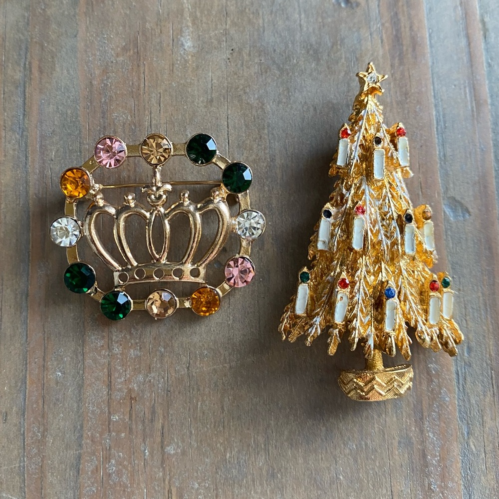 Christmas Tree and Crown brooch set